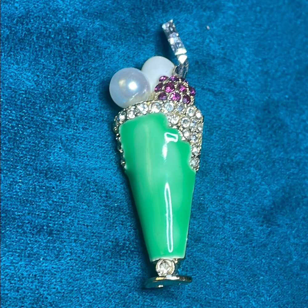 Elegant Green Milkshake Brooch
